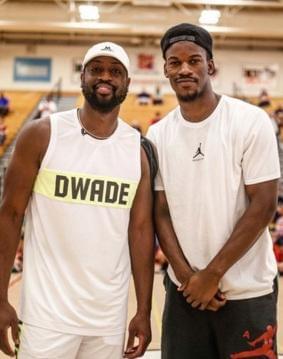 经纪人：莱万不会在冬窗离开巴萨，他专注于帮巴萨赢更多冠军（莱万经纪人：冬窗肯定不走，专注助巴萨争夺更多冠军）