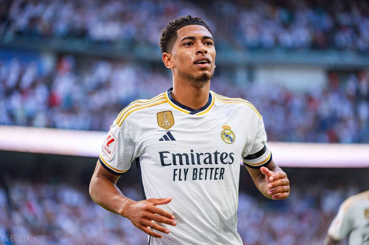 米体：霍伊伦像卡瓦尼或早期伊瓜因，对球队进攻端是锦上添花（米体：霍伊伦风格近似卡瓦尼与早期伊瓜因，为球队锋线如虎添翼）