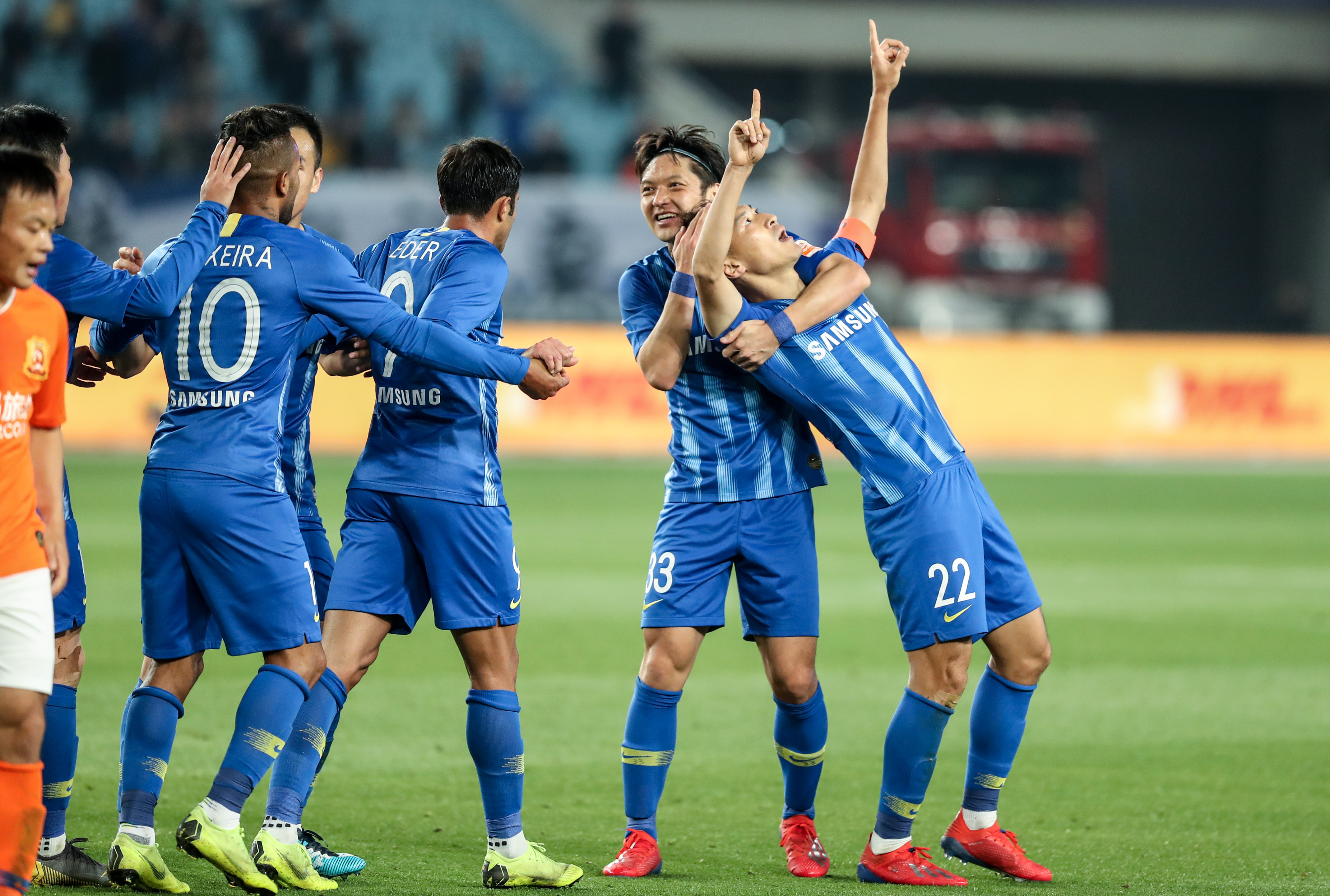 库库：切尔西在逐步走上正轨；在国家队走过的路不容易（库库：切尔西一步步回归正轨；国家队之路并不轻松）