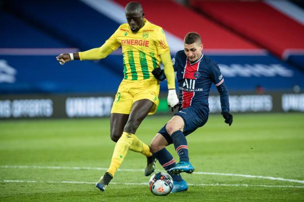 看看这些孩子踢球有没有西班牙味。 留洋联队VS萨瓦德尔友谊赛（少年们踢得像西班牙吗？留洋联队对阵萨瓦德尔友谊赛）