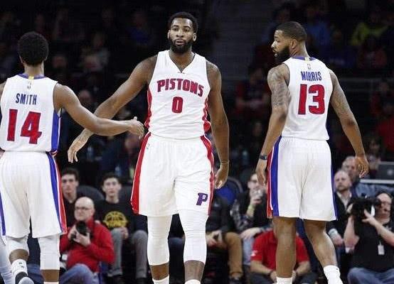 足协主席宋凯现身成都，徐正源、韦世豪、胡荷韬在酒店迎接（足协主席宋凯抵蓉，徐正源、韦世豪、胡荷韬酒店迎接）