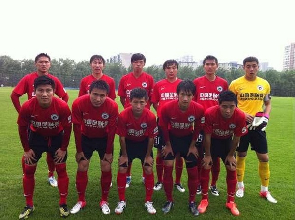 内部人士：皇马的几名资深球员对与埃尔切的平局十分愤怒（知情人士：皇马多位老将对战平埃尔切极度不满）