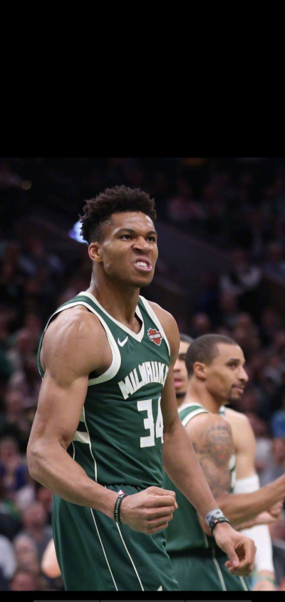 世体：法兰克福球迷在诺坎普制造骚乱，巴萨要求经济赔偿（世体：诺坎普爆发法兰克福球迷骚动，巴萨拟追索经济赔偿）