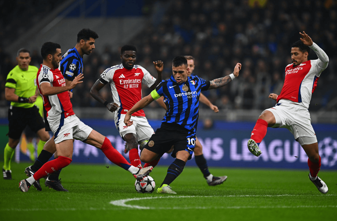 米切尔是历史第二多砍40+且5记三分的分卫，仅次于哈登（40+分且命中5记三分的分卫历史榜：米切尔第2，仅次哈登）