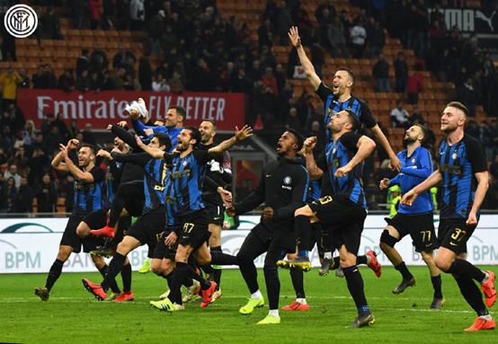 贵州12岁跳水小将全运会出场时做C罗庆祝动作：我喜欢C罗（全运会出场模仿C罗庆祝，贵州12岁跳水小将：我喜欢C罗）